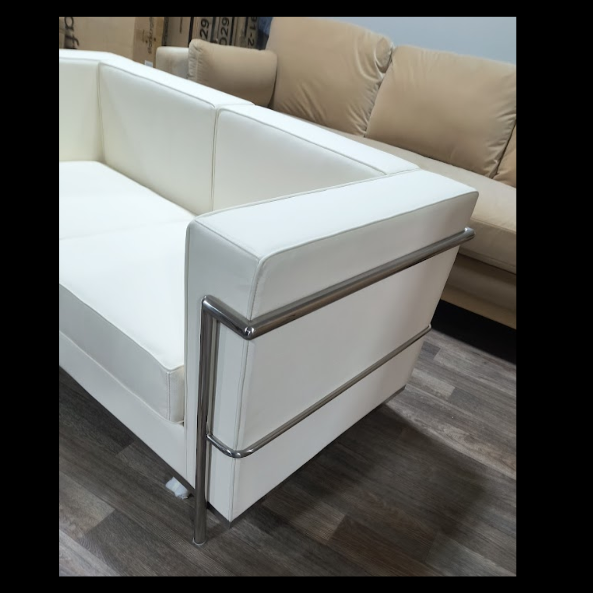 Hercules Regal Loveseat